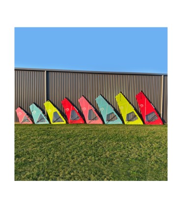 Equipamento de windsurf completo, com vela, mastro, retranca, drisa, vara de extensão. Ideal para fixar na sua prancha de windsu